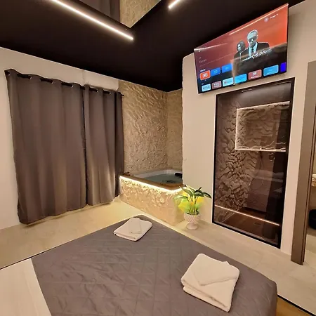 Dark & Light & Luxury 卡塔尼亚