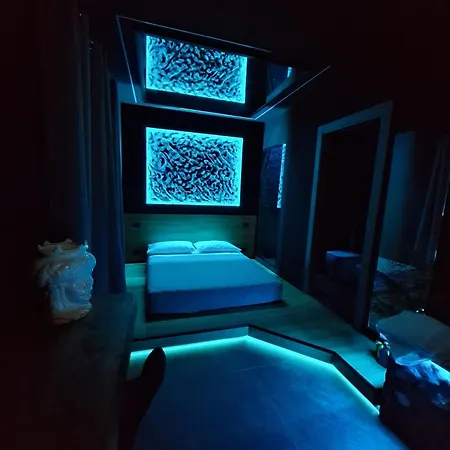 Dark & Light & Luxury 招待所