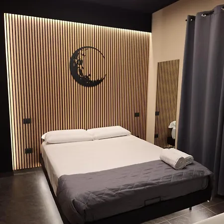 招待所 Dark & Light & Luxury