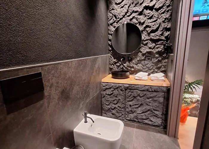 Πανσιόν Dark & Light & Luxury Κατάνια