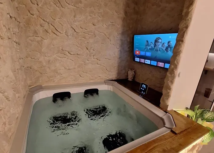 Πανσιόν Dark & Light & Luxury 4*