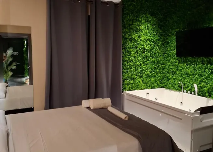 Πανσιόν Dark & Light & Luxury 4*